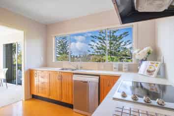 16 Glamorgan Drive, Torbay