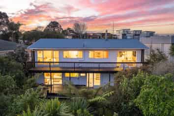 16 Glamorgan Drive, Torbay