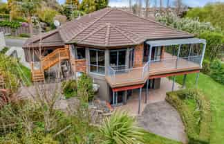 1 Harrowfield Drive, Harrowfield