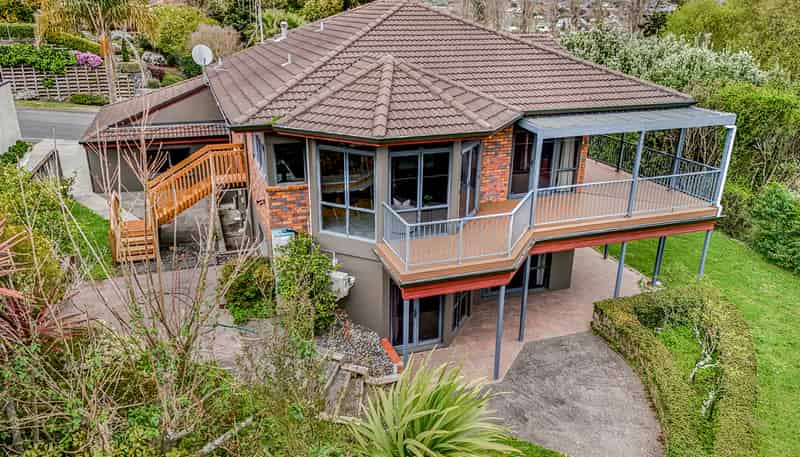 1 Harrowfield Drive, Harrowfield