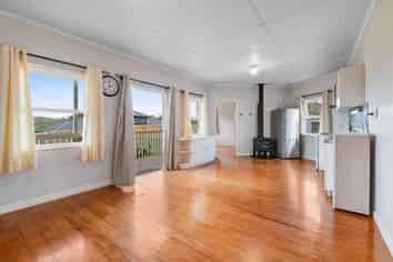 648 West Coast Road, Makarau