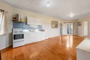 648 West Coast Road, Makarau