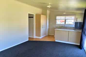 1/4 Kenmore Street, Westown