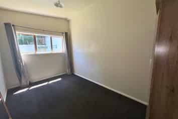 1/4 Kenmore Street, Westown