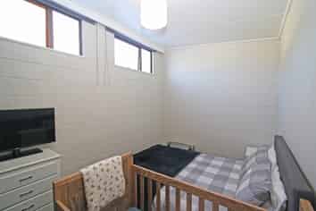 2/4 Kenmore Street, Westown