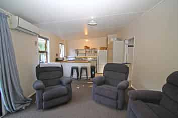 2/4 Kenmore Street, Westown