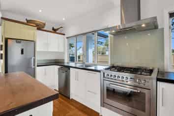 16 Tregarth Street, Saint Johns Hill