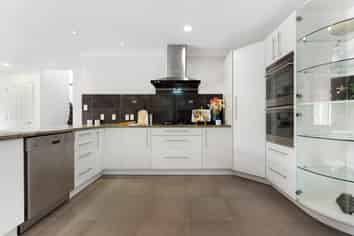 42 Shelter Drive, Greenhithe