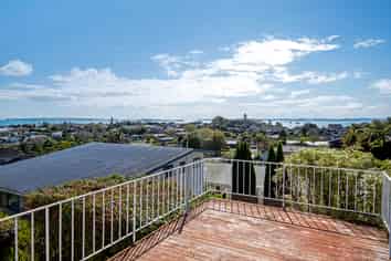 12 Copperfield Terrace, Mellons Bay