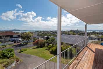 12 Copperfield Terrace, Mellons Bay