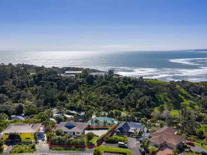 12 Upper Wainui Road, Raglan