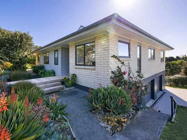 12 Upper Wainui Road, Raglan