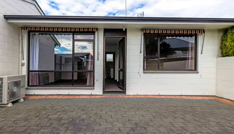 2/53 Grenville Street, Waltham