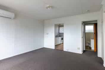 2/53 Grenville Street, Waltham