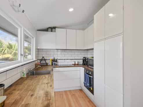 369A Sunset Road, Sunnybrook