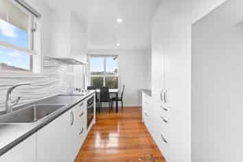 7 Young Road, Mount Wellington