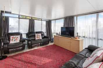 2 Hobart Crescent, Manurewa