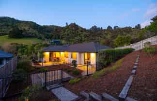 8 Saddleback Road, Todds Valley