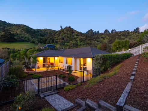 8 Saddleback Road, Todds Valley
