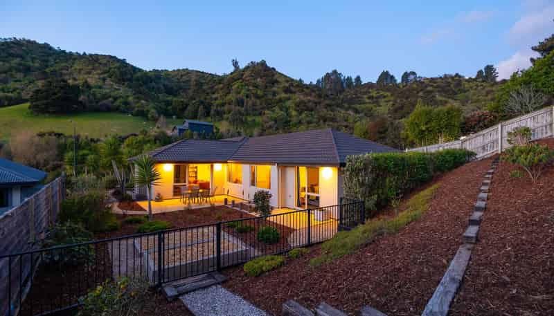 8 Saddleback Road, Todds Valley