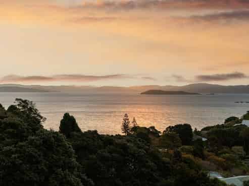 19 Kaitawa Road, York Bay, Eastbourne