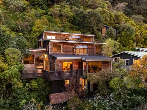 19 Kaitawa Road, York Bay, Eastbourne