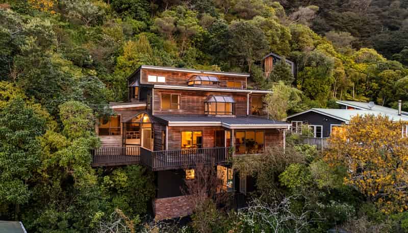 19 Kaitawa Road, York Bay, Eastbourne