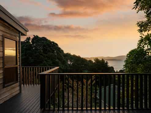 19 Kaitawa Road, York Bay, Eastbourne