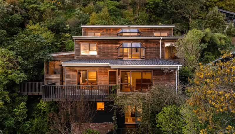 19 Kaitawa Road, York Bay, Eastbourne