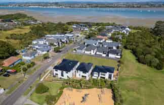 1B & 1C Fernwood Place, Waiotaiki Bay