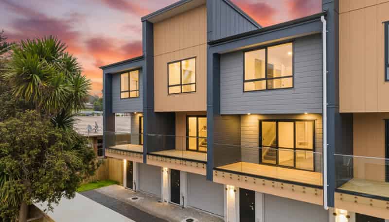 8-10/6 Robertson Road, Ranui
