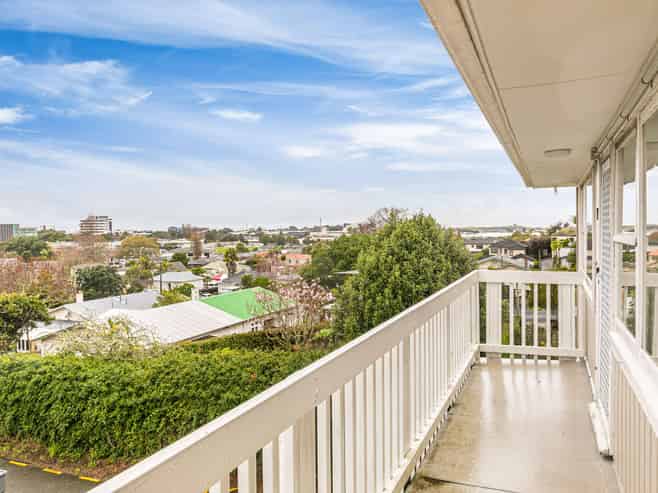8/2A Ewenson Avenue, Ellerslie