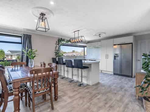 700 Queens Drive, Waikiwi