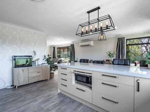 700 Queens Drive, Waikiwi