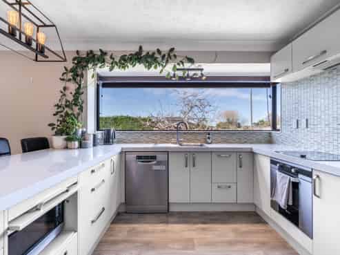 700 Queens Drive, Waikiwi