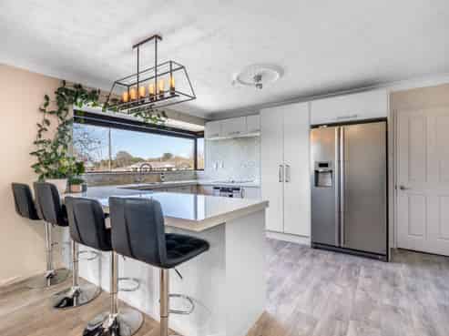 700 Queens Drive, Waikiwi