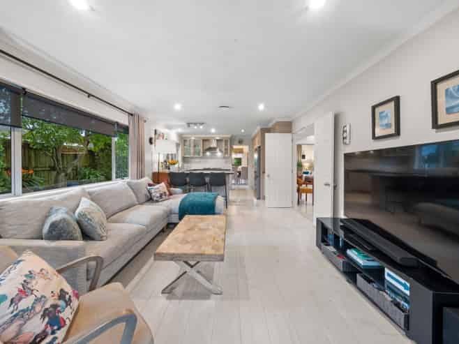 6 Alvre Place, Flat Bush