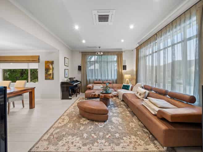 6 Alvre Place, Flat Bush