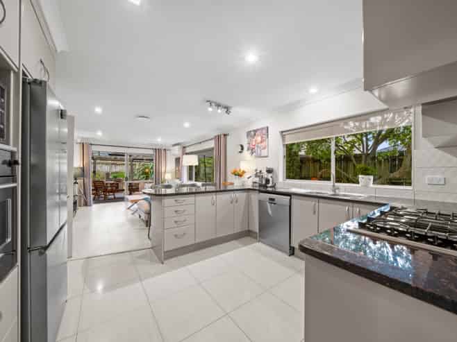 6 Alvre Place, Flat Bush