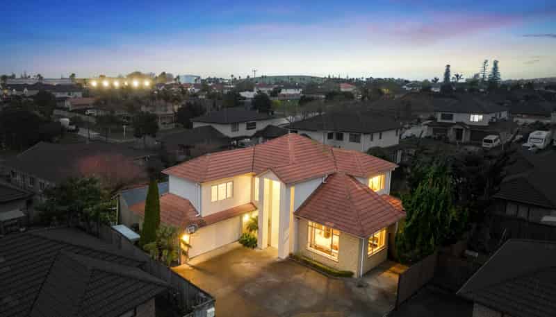 6 Alvre Place, Flat Bush