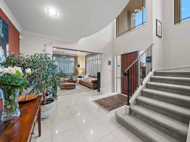 6 Alvre Place, Flat Bush