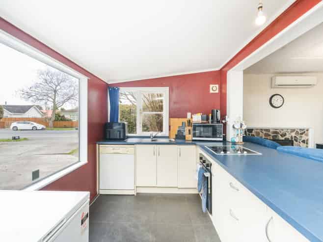 318 Botanical Road, West End