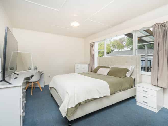 318 Botanical Road, West End