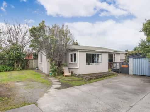 318 Botanical Road, West End