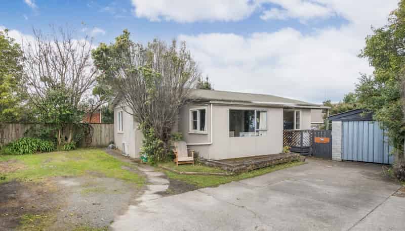 318 Botanical Road, West End