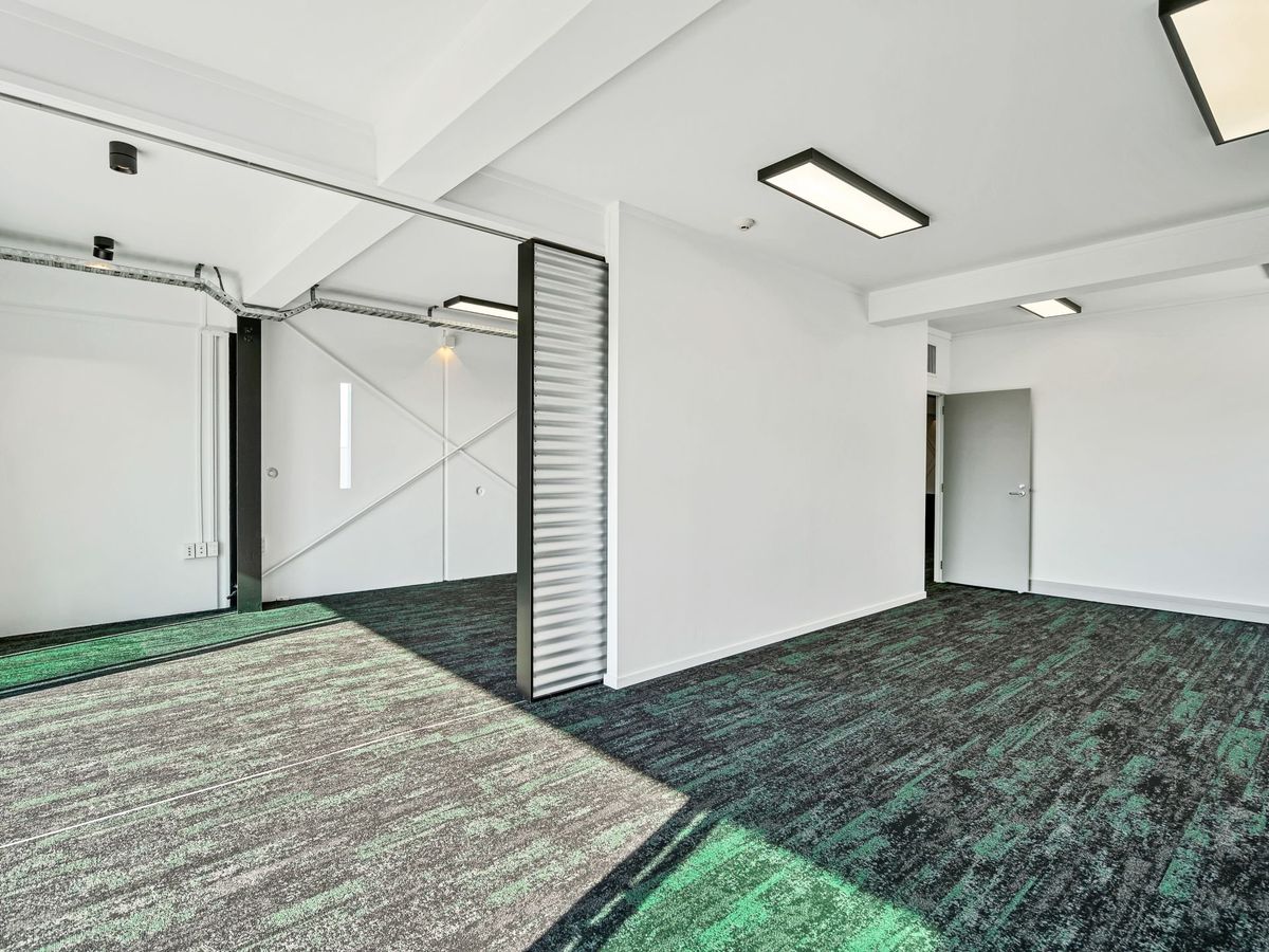Quality Office with Balcony and Views - Ansicht 6