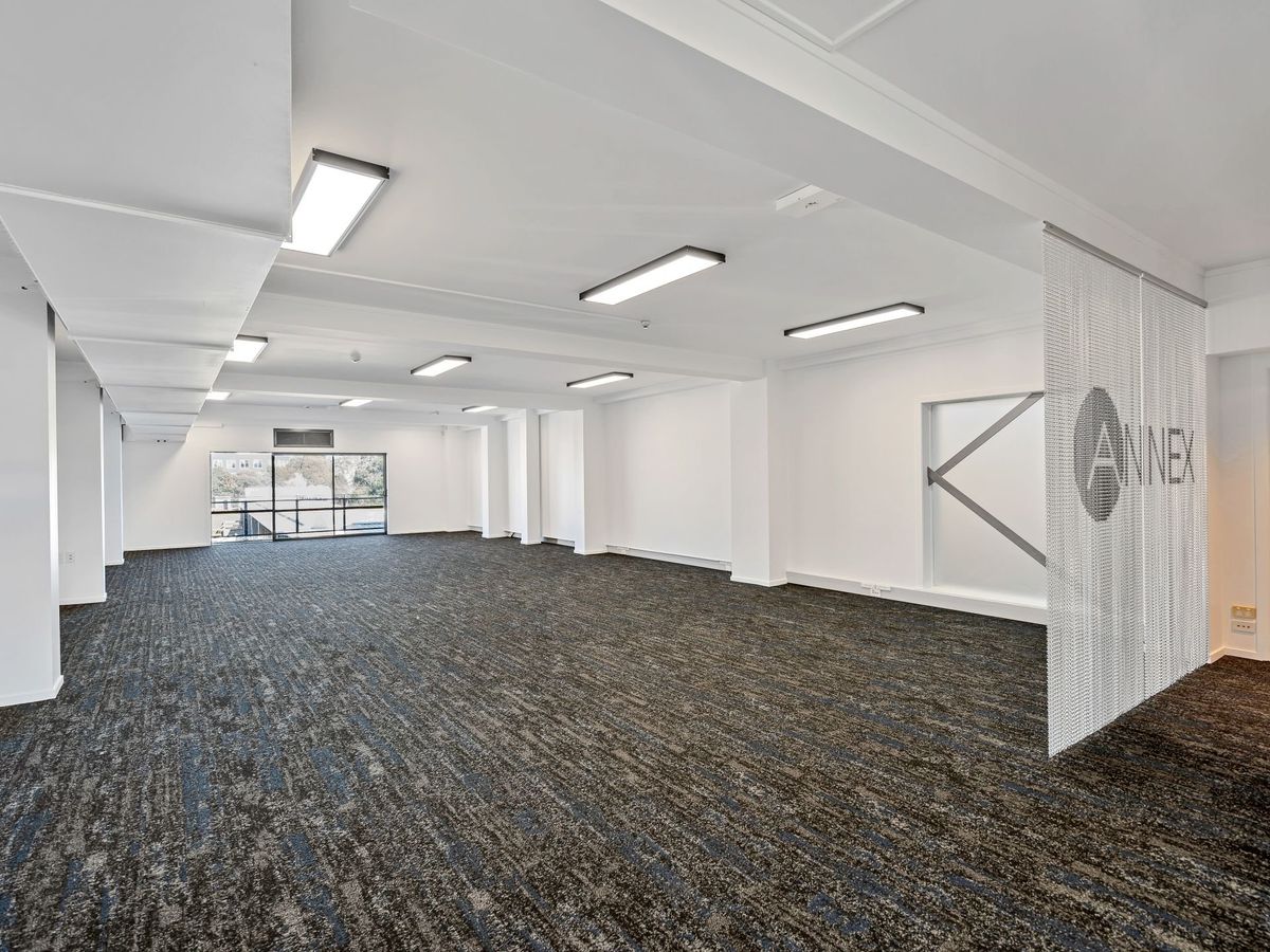 Quality Office with Balcony and Views - Ansicht 5