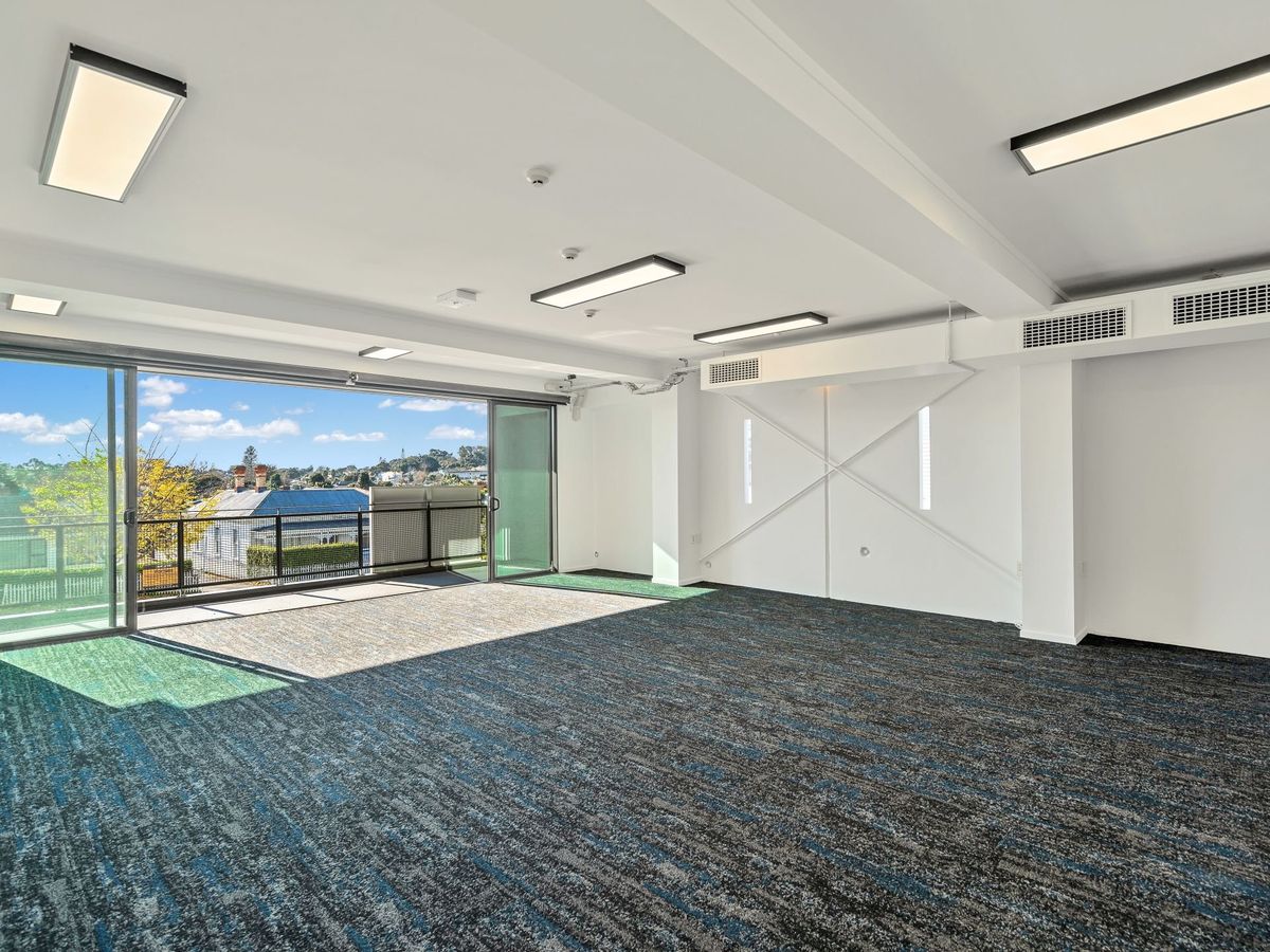Quality Office with Balcony and Views - Ansicht 4