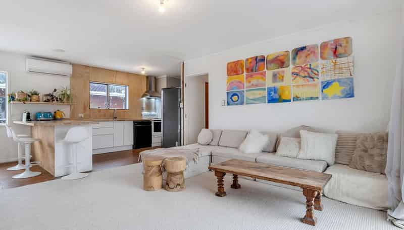 8/247 Henderson Valley Road, Henderson