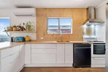 8/247 Henderson Valley Road, Henderson